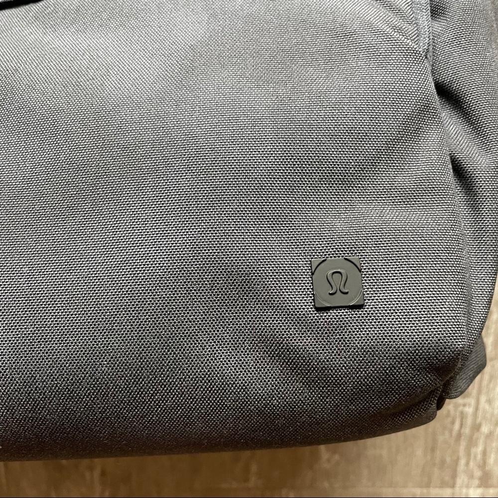 Lululemon Early Embark Duffle - Picture 13 of 16
